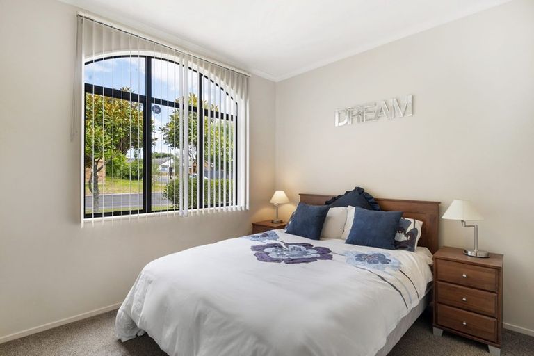 Photo of property in 24 Villanova Place, Albany, Auckland, 0632