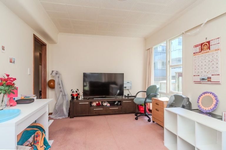 Photo of property in Westgate Flats, 4/36 Queen Street, Mount Victoria, Wellington, 6011