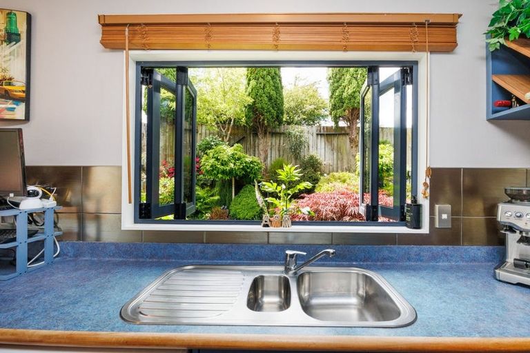 Photo of property in 21 Aspen Way, Kelvin Grove, Palmerston North, 4414