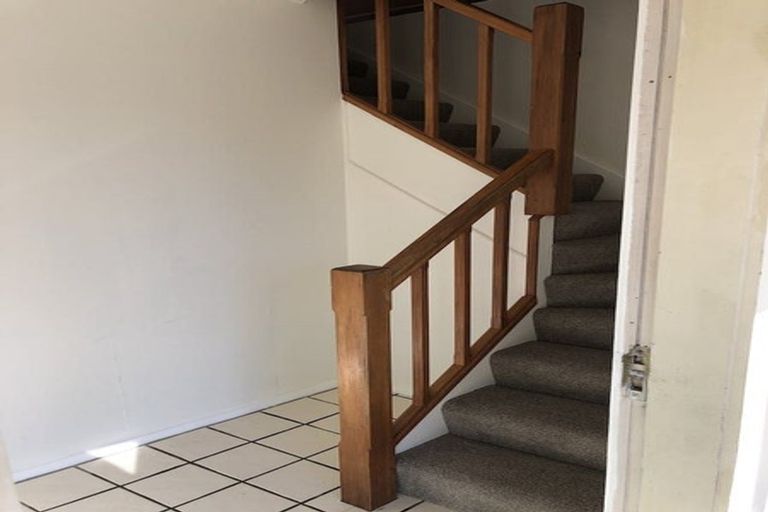 Photo of property in 15a Main Road, Tawa, Wellington, 5028