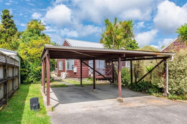 Photo of property in 2/25 Lucinda Place, Glen Eden, Auckland, 0602