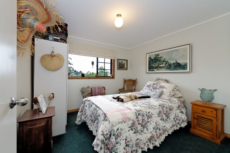 Photo of property in 188 Shaw Road, Oratia, Auckland, 0604