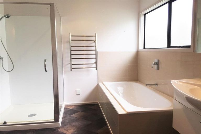 Photo of property in 24 Kereru Street, Henderson, Auckland, 0612