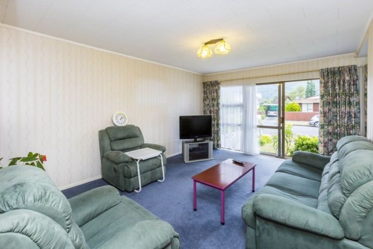 Photo of property in 1/48 Kowhai Avenue, Ebdentown, Upper Hutt, 5018