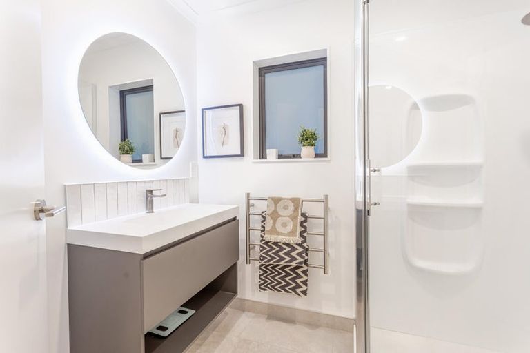 Photo of property in 100 Upper Harbour Drive, Greenhithe, Auckland, 0632