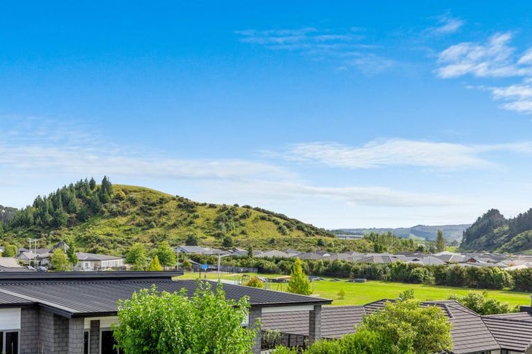 Photo of property in 17 Rochfort Crescent, Pyes Pa, Tauranga, 3112