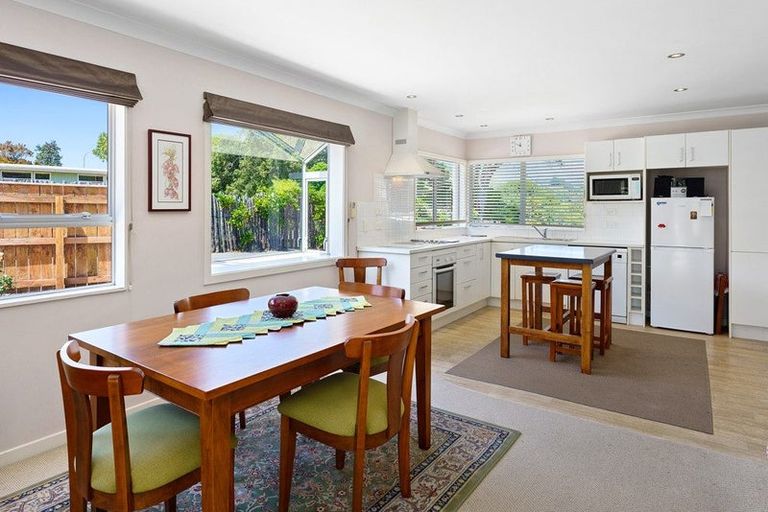 Photo of property in 16 Iti Grove, Waikanae, 5036