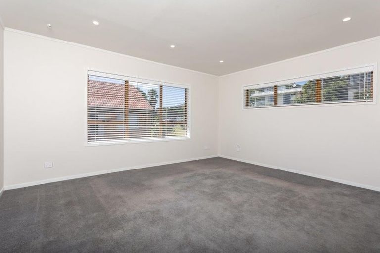 Photo of property in 1/32 Shanaway Rise, Hillcrest, Auckland, 0627