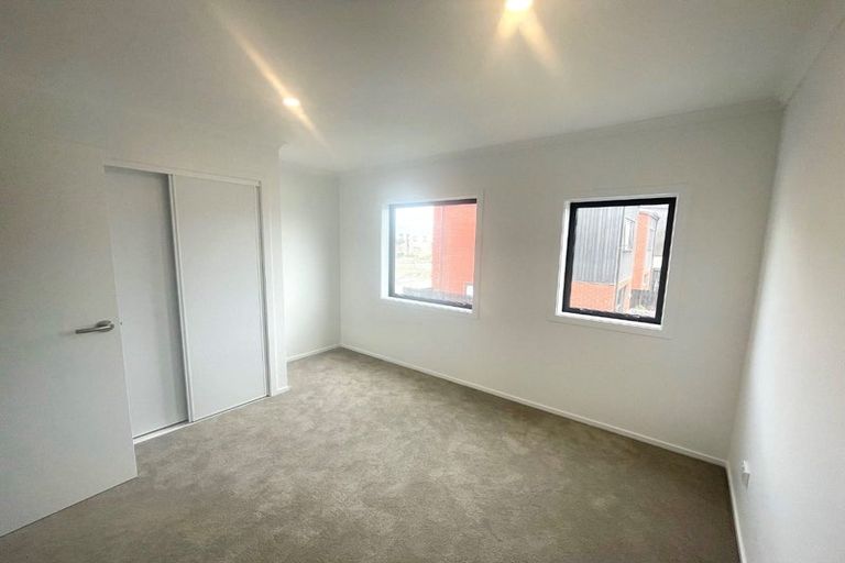 Photo of property in 25 Erina Road, Wiri, 2104