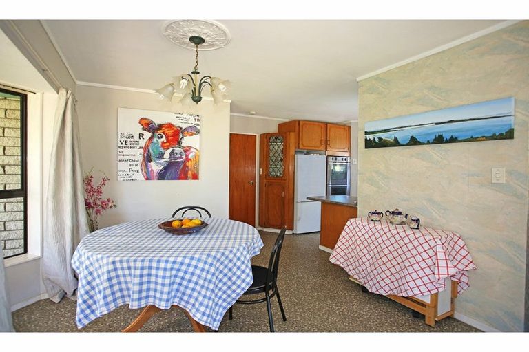 Photo of property in 8 Godwit Place, Waiuku, 2123