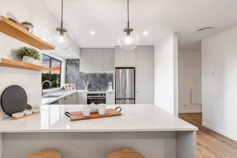 Photo of property in 243a Glengarry Road, Glen Eden, Auckland, 0602