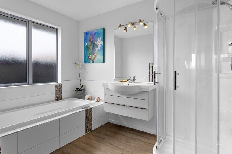 Photo of property in 22 Sequoia Way, Rangiora, 7400