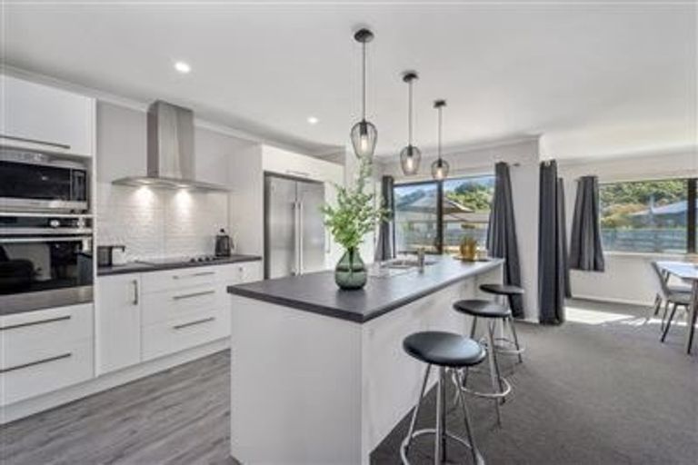 Photo of property in 27 Pukeko Way, Kinloch, Taupo, 3377