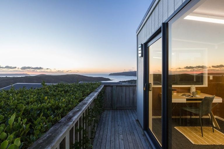 Photo of property in 6 Seascape View, Paremata, Porirua, 5024