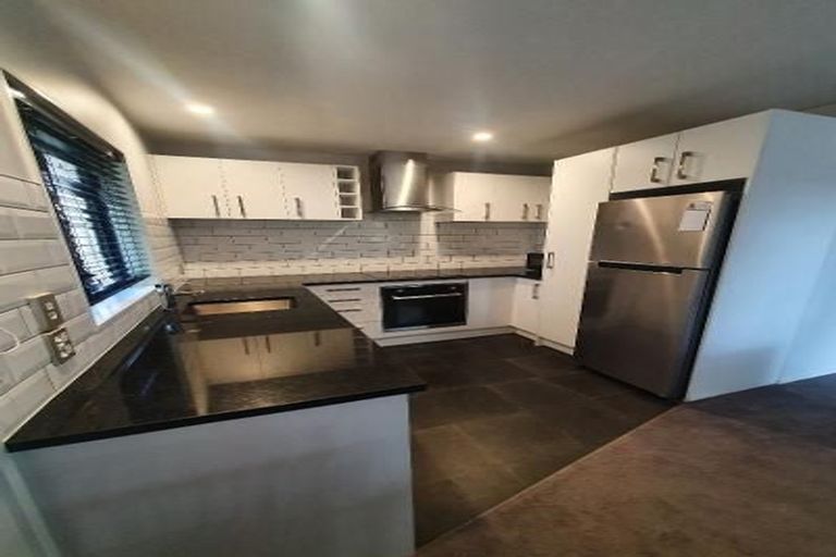 Photo of property in 19 Isobel Road, Greenhithe, Auckland, 0632