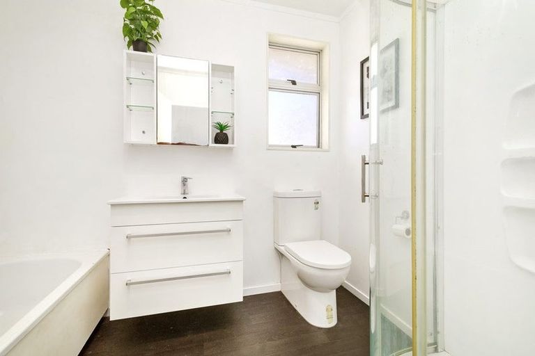 Photo of property in 17 Nassau Avenue, Grenada North, Wellington, 5028