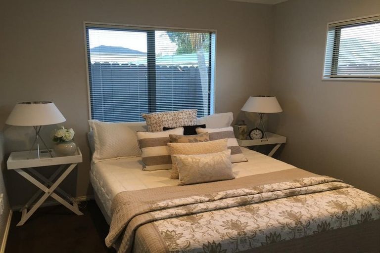 Photo of property in 4 Gossamer Drive, Pakuranga Heights, Auckland, 2010