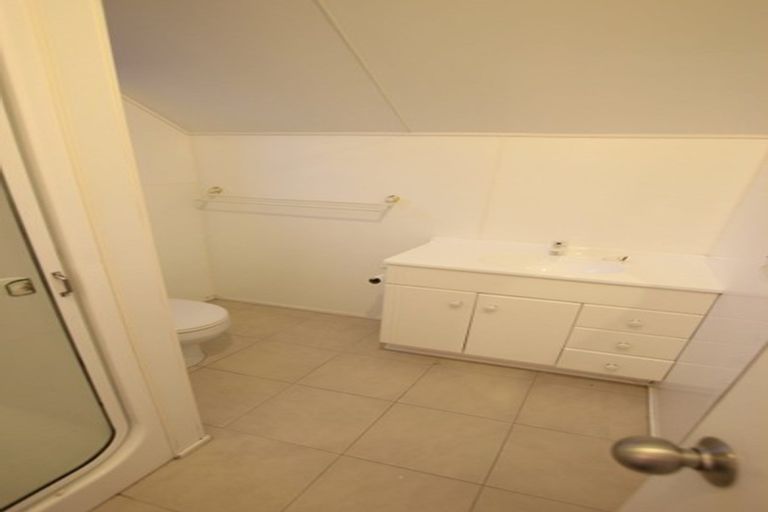 Photo of property in 189 West Harbour Drive, West Harbour, Auckland, 0618