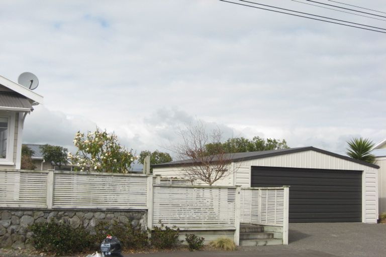 Photo of property in 4 Holsworthy Road, Lower Vogeltown, New Plymouth, 4310