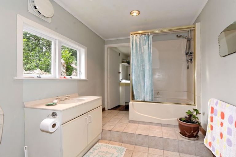 Photo of property in 10 Tinopai Road, Titirangi, Auckland, 0604