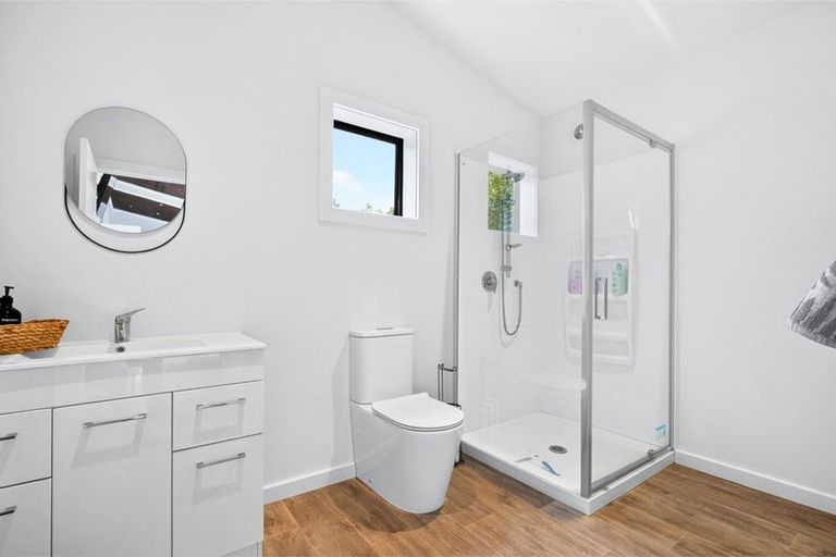 Photo of property in 80 Station Road, Kumeu, 0891
