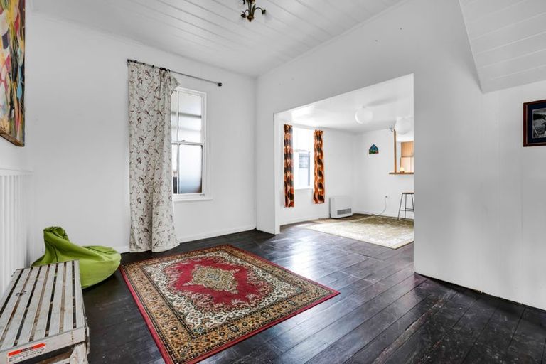 Photo of property in 96 Bridge Street, Eltham, 4322