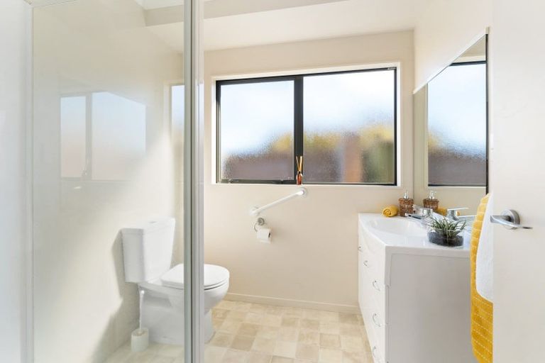 Photo of property in Rangeview Villas, 4/9 Fuller Close, Levin, 5510