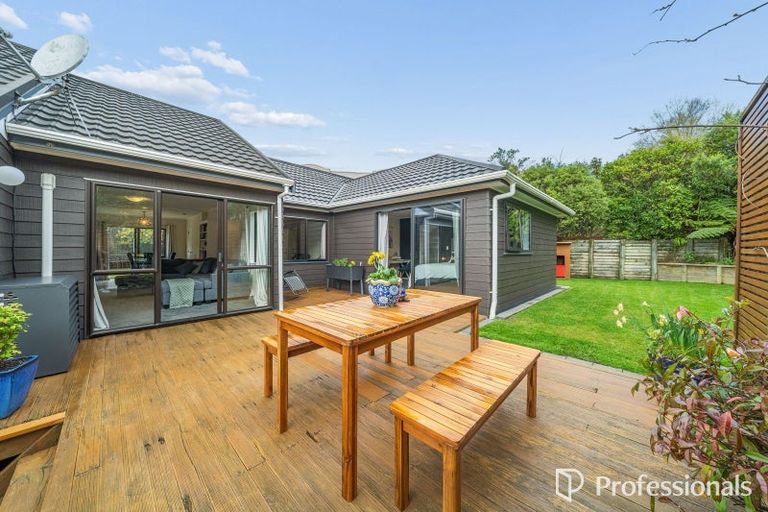 Photo of property in 13 Otamarau Grove, Maungaraki, Lower Hutt, 5010