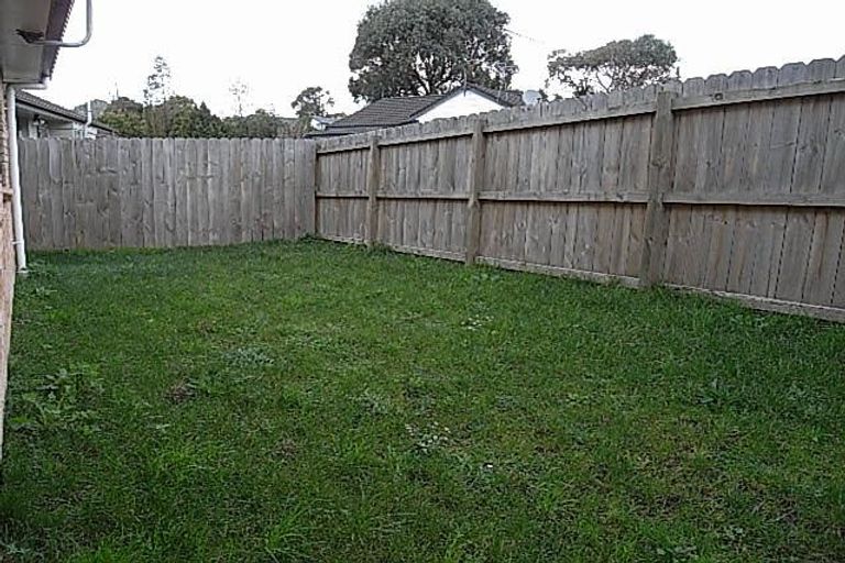 Photo of property in 33 Claverdon Drive, Massey, Auckland, 0614