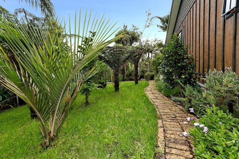 Photo of property in 188 Shaw Road, Oratia, Auckland, 0604