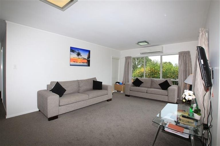 Photo of property in 28 Lynwood Road, New Lynn, Auckland, 0600
