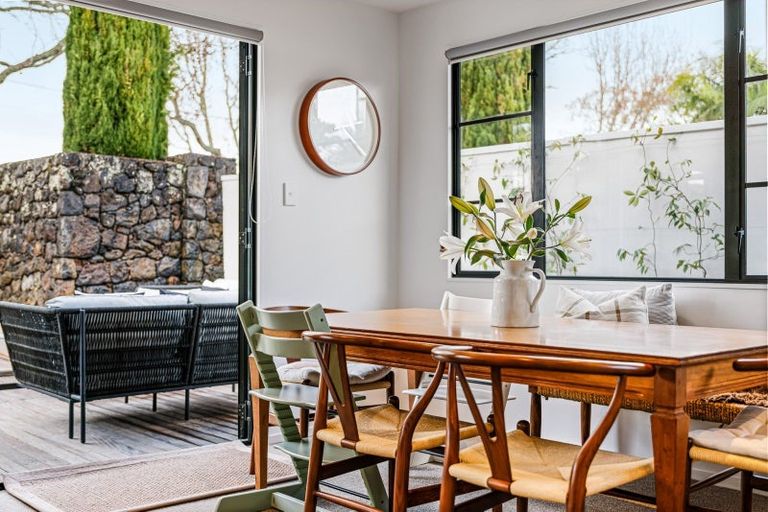 Photo of property in 49a Dignan Street, Point Chevalier, Auckland, 1022