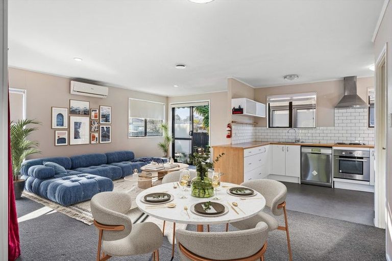 Photo of property in 3/76 Luanda Drive, Ranui, Auckland, 0612