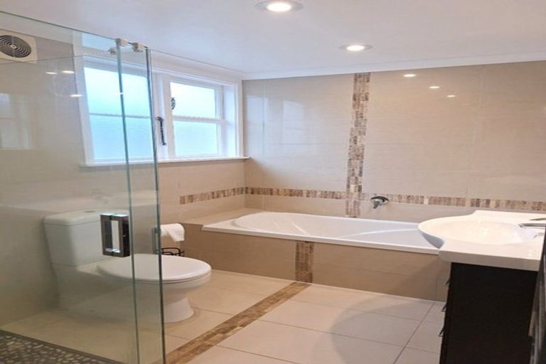 Photo of property in 15 Savage Crescent, Upper Hutt Central, Upper Hutt, 5018