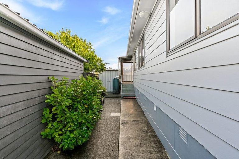 Photo of property in 3/76 Luanda Drive, Ranui, Auckland, 0612
