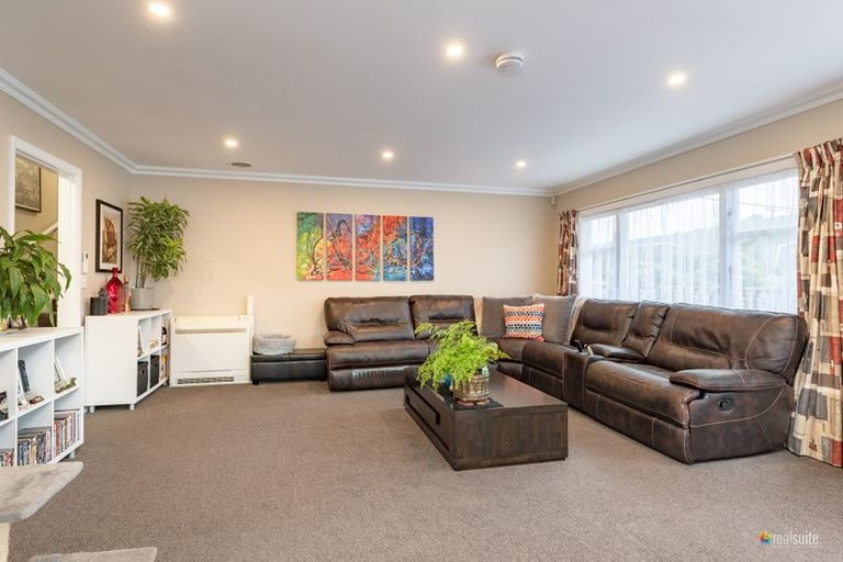 Photo of property in 15 Montgomery Crescent, Clouston Park, Upper Hutt, 5018