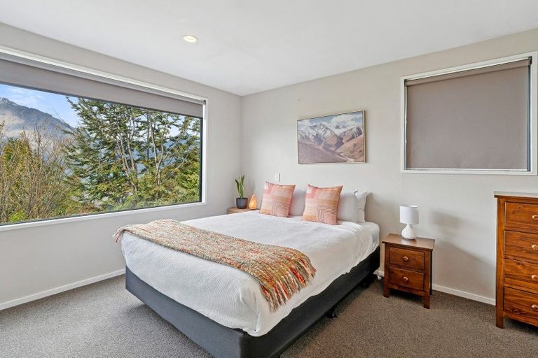 Photo of property in 33 Arawata Terrace, Fernhill, Queenstown, 9300