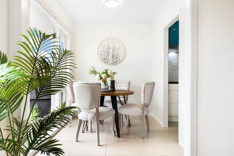 Photo of property in 4 Kirrie Avenue, Te Atatu South, Auckland, 0610