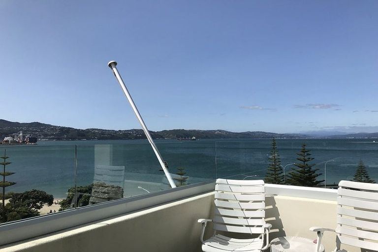 Photo of property in 4/154 Oriental Parade, Oriental Bay, Wellington, 6011