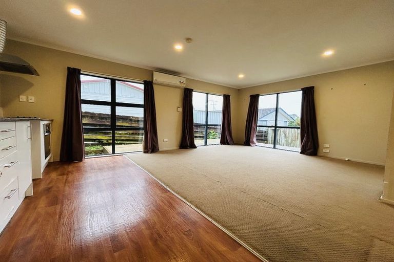 Photo of property in 111 Farquhar Road, Glendene, Auckland, 0602