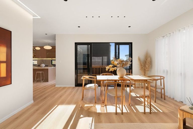 Photo of property in 2a Knights Close, Rothesay Bay, Auckland, 0630