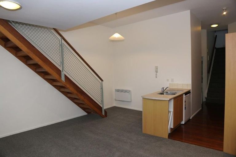 Photo of property in Metro Apartments, 13/220 Thorndon Quay, Pipitea, Wellington, 6011