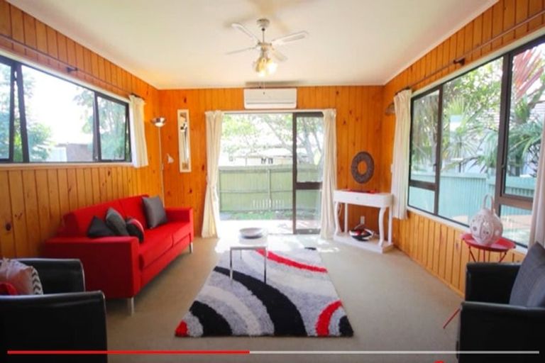 Photo of property in 1/20 Yeovil Road, Te Atatu Peninsula, Auckland, 0610