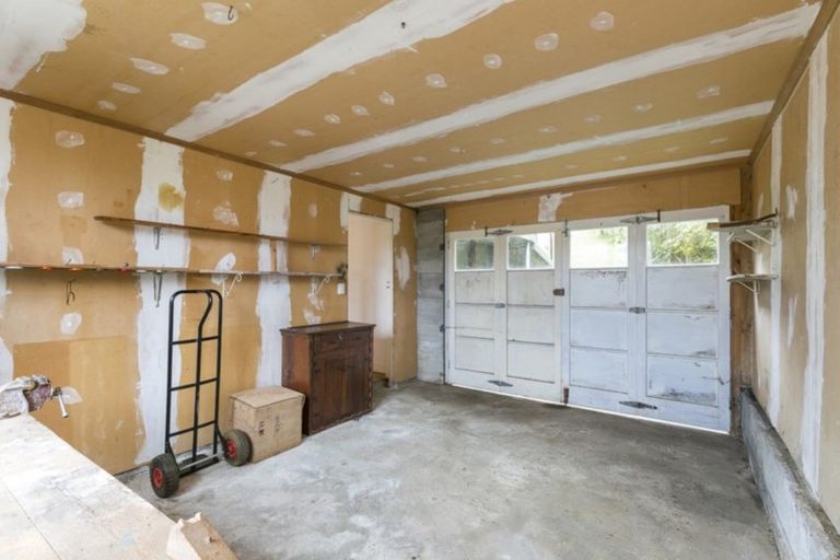 Photo of property in 39 Turville Crescent, Newlands, Wellington, 6037