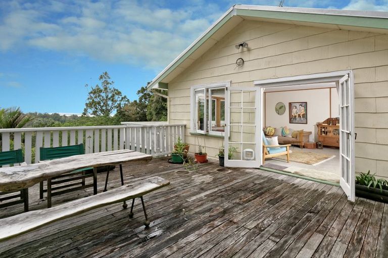 Photo of property in 10 Tinopai Road, Titirangi, Auckland, 0604