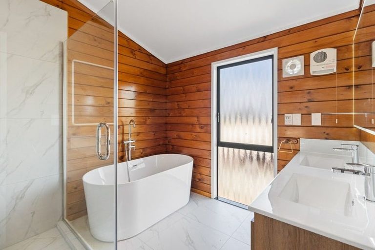 Photo of property in 117 Botany Road, Botany Downs, Auckland, 2010