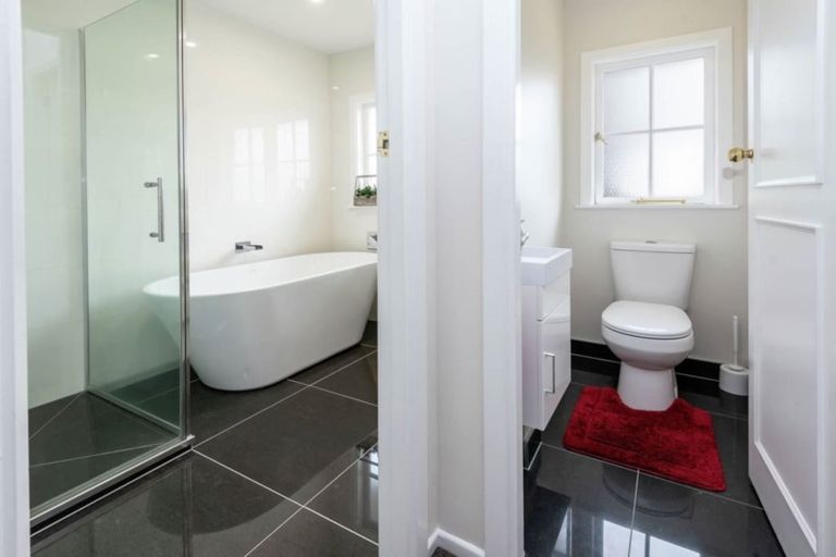 Photo of property in 24 Cheriton Road, Mellons Bay, Auckland, 2014