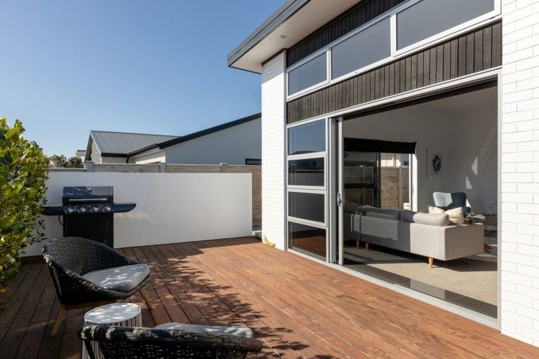 Photo of property in 2 Makura Drive, Papamoa Beach, Papamoa, 3118