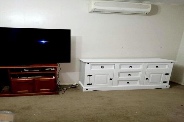 Photo of property in 57 Farquhar Road, Glendene, Auckland, 0602