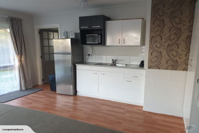 Photo of property in 37 Triangle Road, Massey, Auckland, 0614